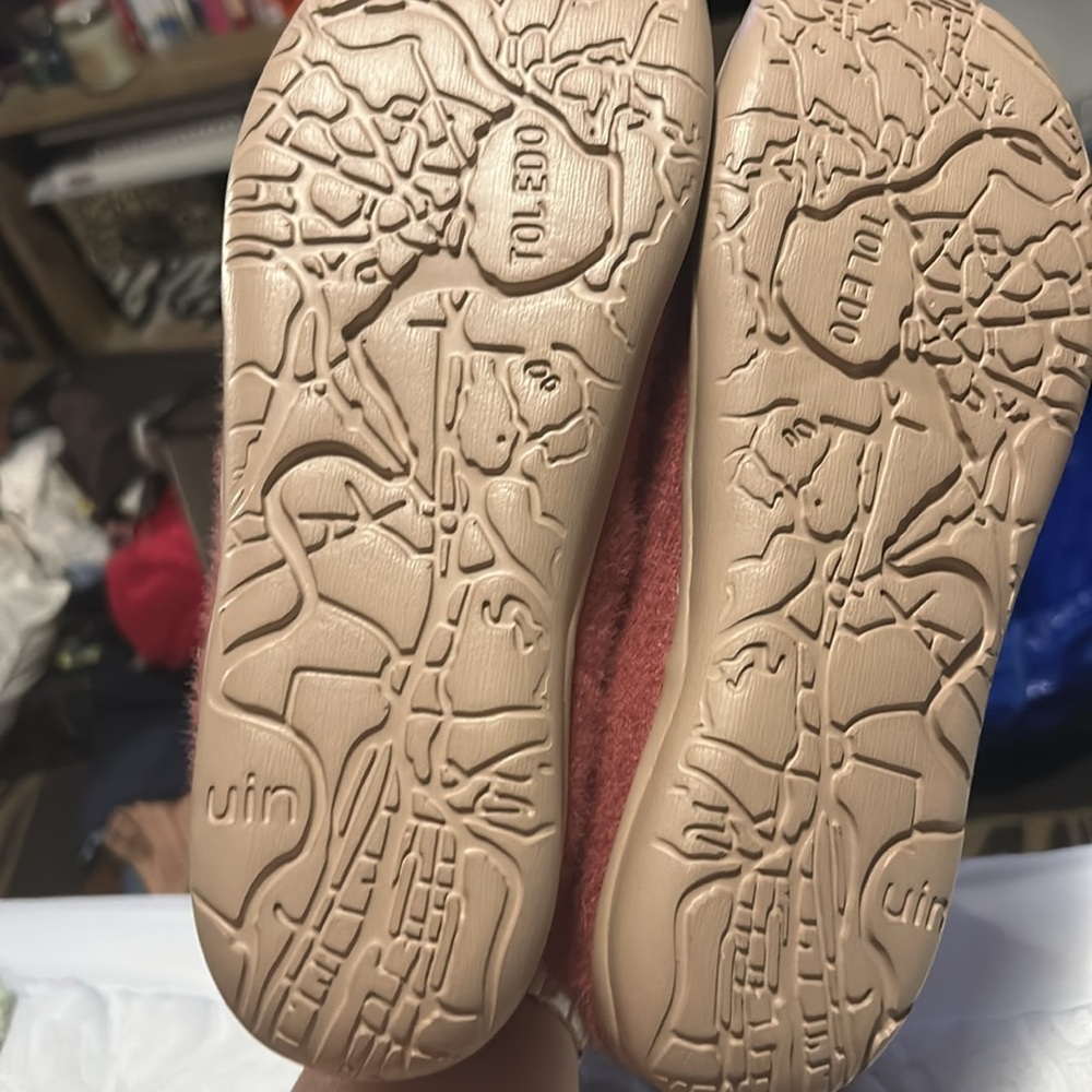 UIN Women's Flats in Maroon - Picture 4 of 4